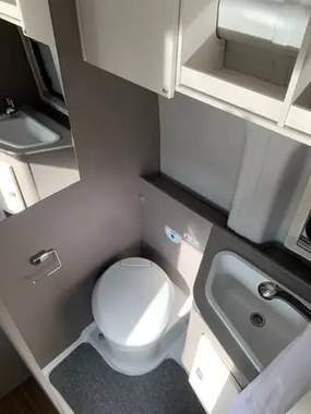Ducha de agua caliente y baño completo camper en resina sintética