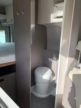 Tapicería de cuero náutico antimanchas en asientos camper